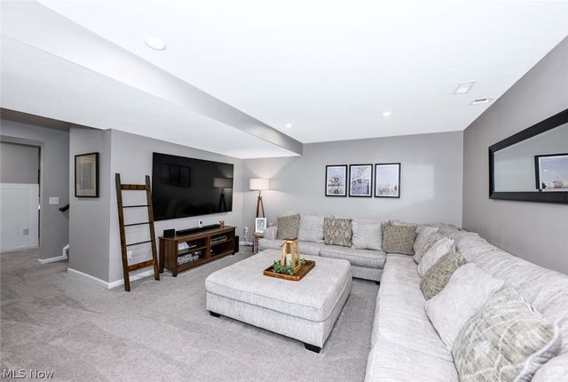 3021 Stonehurst Road, Uniontown, OH 44685