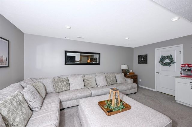 3021 Stonehurst Road, Uniontown, OH 44685