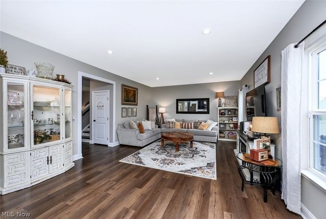 3021 Stonehurst Road, Uniontown, OH 44685