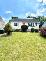 14 E Hickory Street, Spring Valley, NY 10977