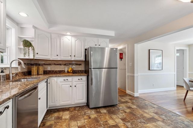7 Curve Street, Bedford, MA 01730