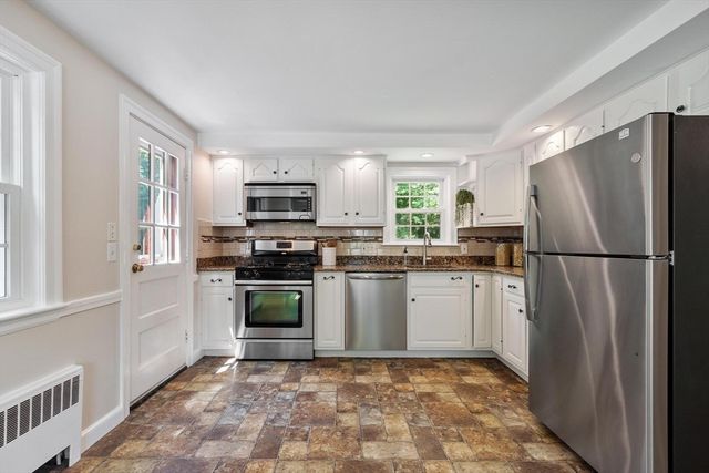 7 Curve Street, Bedford, MA 01730