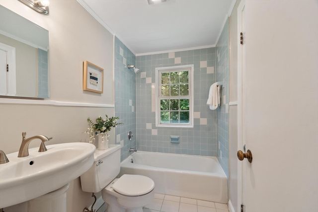 7 Curve Street, Bedford, MA 01730