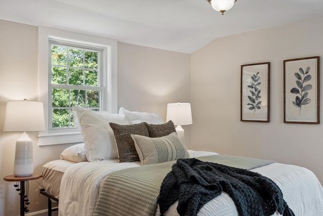 7 Curve Street, Bedford, MA 01730