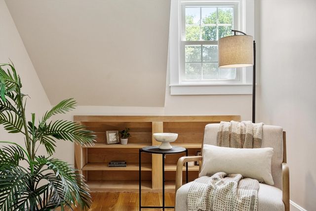 7 Curve Street, Bedford, MA 01730