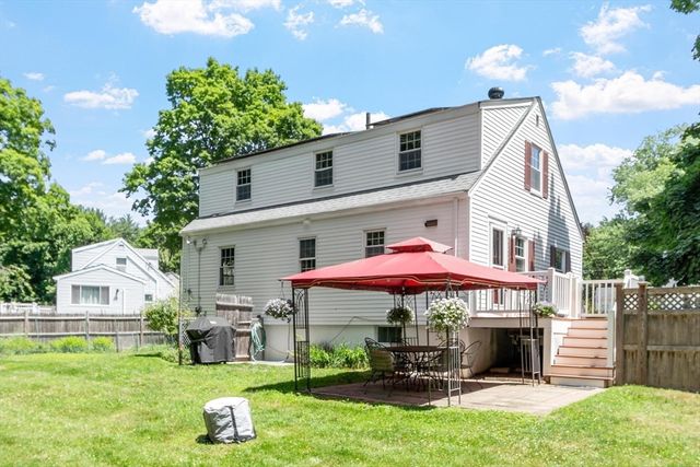 7 Curve Street, Bedford, MA 01730