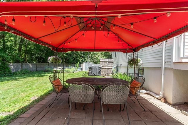 7 Curve Street, Bedford, MA 01730