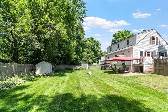 7 Curve Street, Bedford, MA 01730