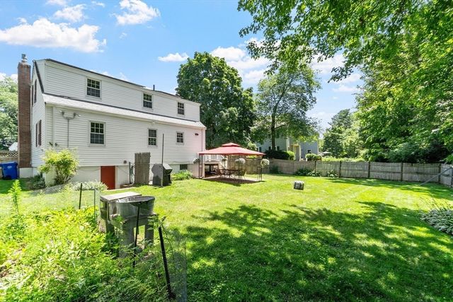 7 Curve Street, Bedford, MA 01730