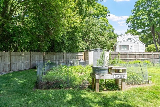 7 Curve Street, Bedford, MA 01730