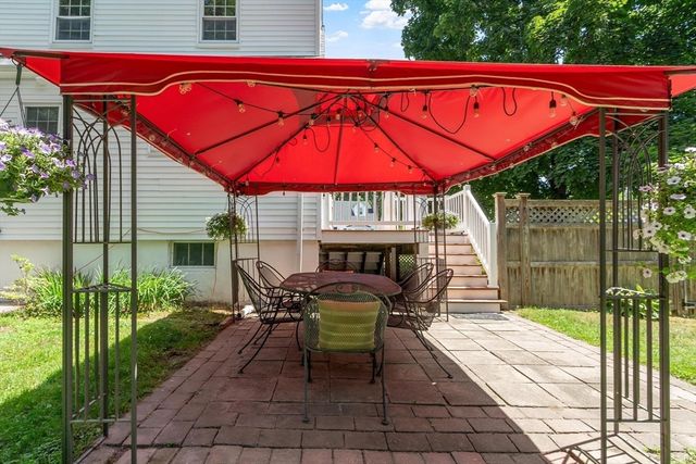 7 Curve Street, Bedford, MA 01730