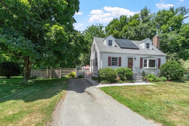 7 Curve Street, Bedford, MA 01730