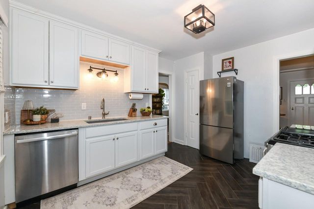 610 N 112th STREET, Wauwatosa, WI 53226