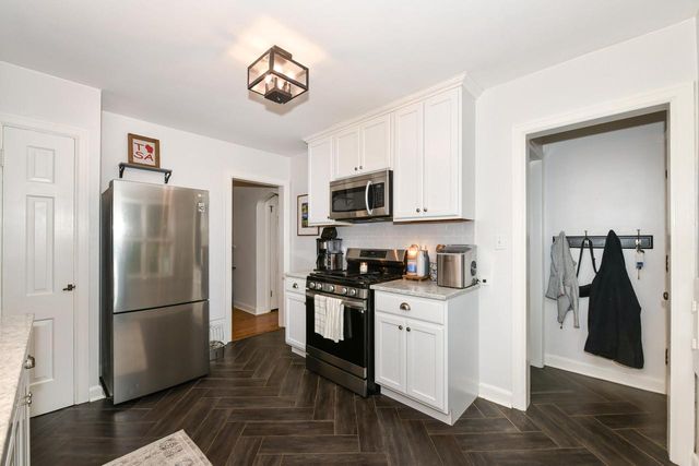 610 N 112th STREET, Wauwatosa, WI 53226