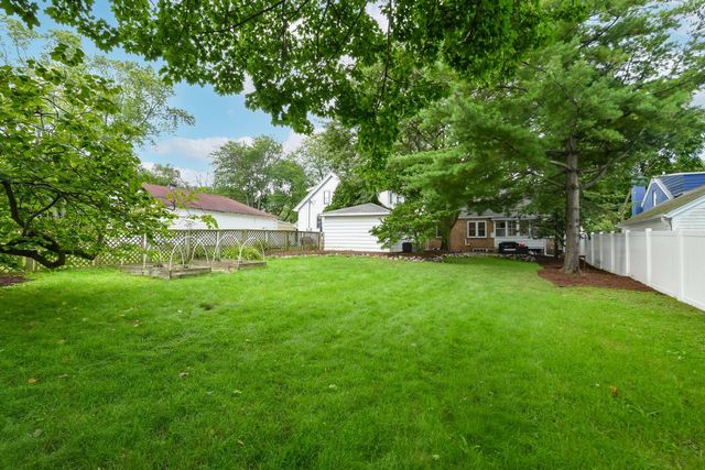 610 N 112th STREET, Wauwatosa, WI 53226