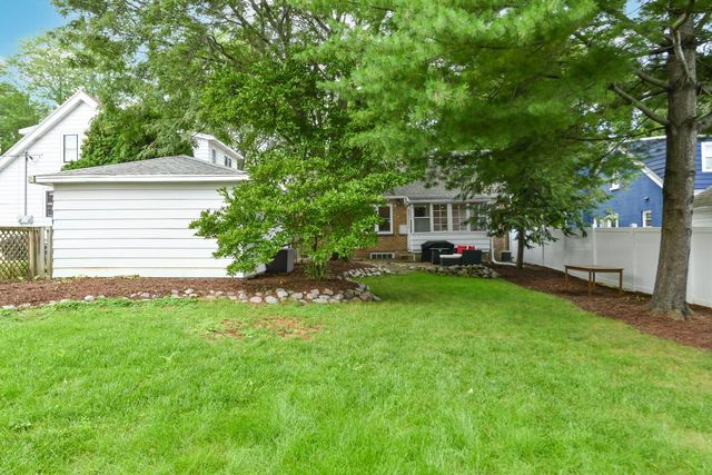 610 N 112th STREET, Wauwatosa, WI 53226