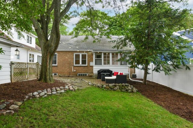610 N 112th STREET, Wauwatosa, WI 53226