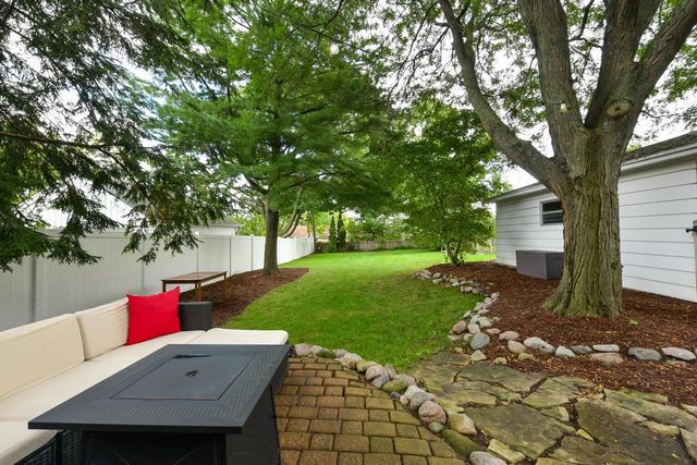 610 N 112th STREET, Wauwatosa, WI 53226