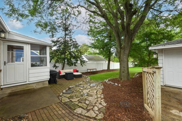 610 N 112th STREET, Wauwatosa, WI 53226