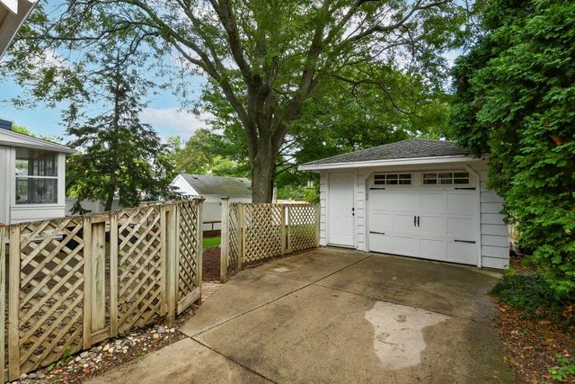 610 N 112th STREET, Wauwatosa, WI 53226