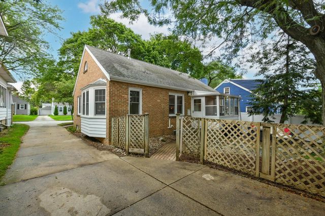 610 N 112th STREET, Wauwatosa, WI 53226