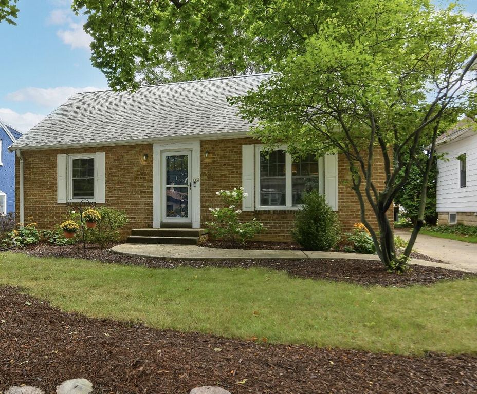610 N 112th STREET, Wauwatosa, WI 53226