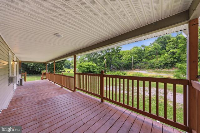 12528 SEAVOLT RD, Hancock, MD 21750