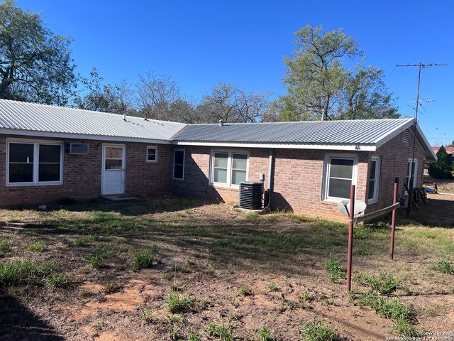1105 Maia, Pleasanton, TX 78064
