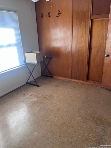 1105 Maia, Pleasanton, TX 78064