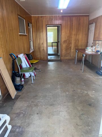 1105 Maia, Pleasanton, TX 78064