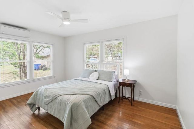 605 W 11th ST, Elgin, TX 78621