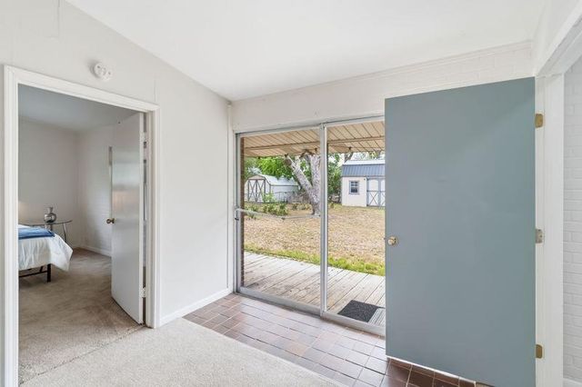 605 W 11th ST, Elgin, TX 78621