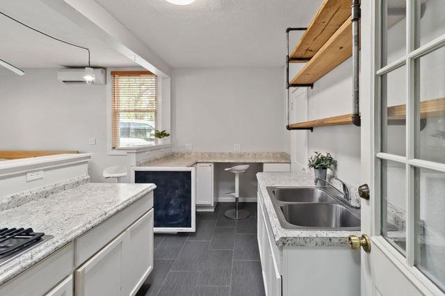 605 W 11th ST, Elgin, TX 78621