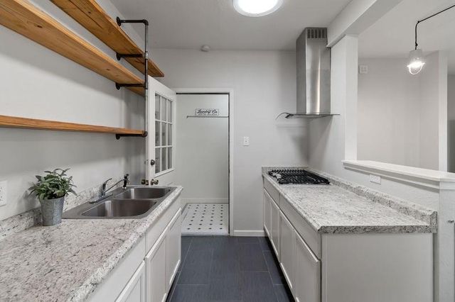 605 W 11th ST, Elgin, TX 78621