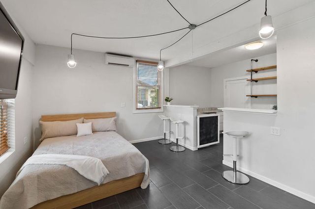 605 W 11th ST, Elgin, TX 78621