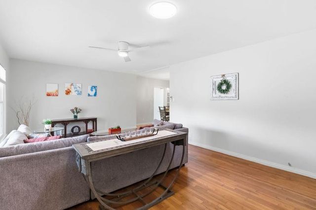 605 W 11th ST, Elgin, TX 78621