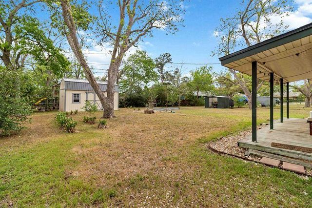 605 W 11th ST, Elgin, TX 78621