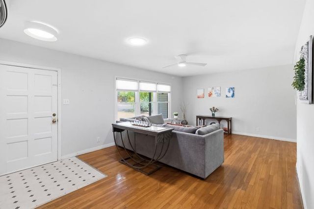 605 W 11th ST, Elgin, TX 78621