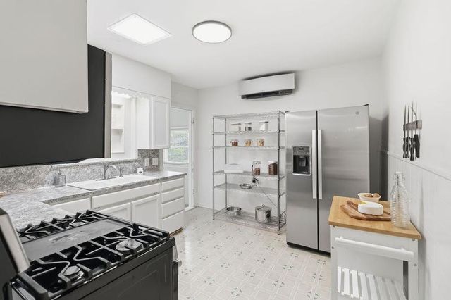 605 W 11th ST, Elgin, TX 78621