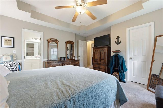 128 N Highland Drive, Raymore, MO 64083