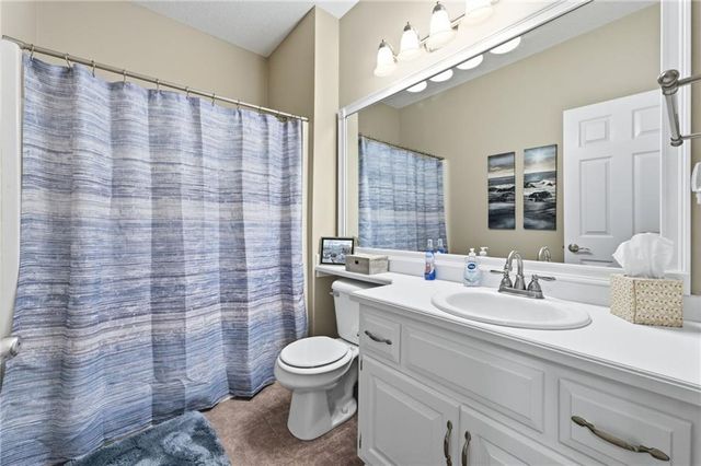 128 N Highland Drive, Raymore, MO 64083