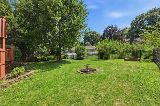 128 N Highland Drive, Raymore, MO 64083