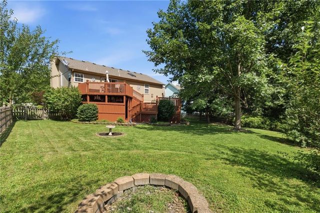128 N Highland Drive, Raymore, MO 64083