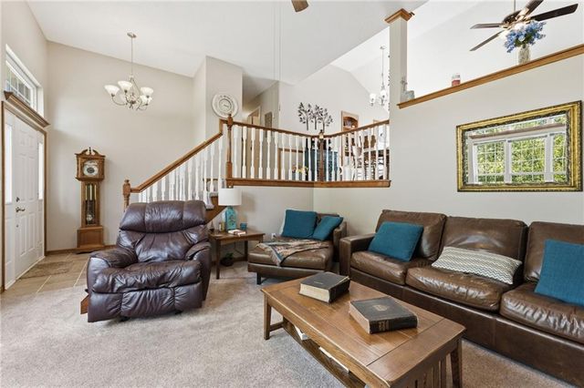 128 N Highland Drive, Raymore, MO 64083