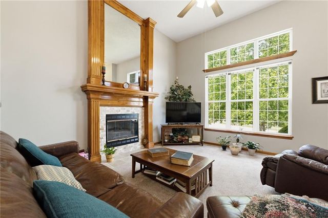 128 N Highland Drive, Raymore, MO 64083
