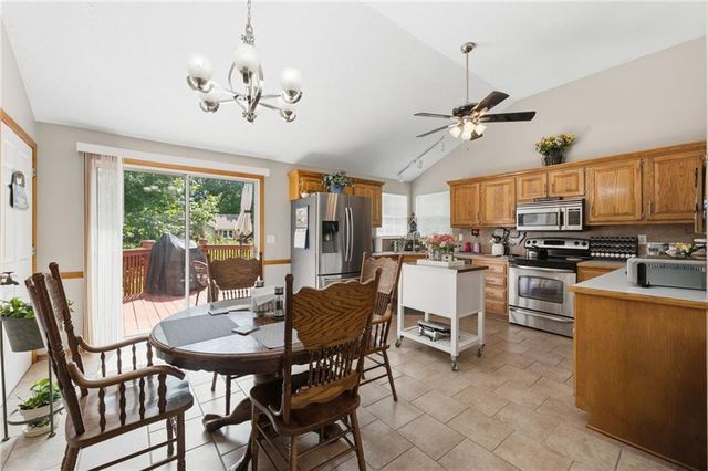 128 N Highland Drive, Raymore, MO 64083
