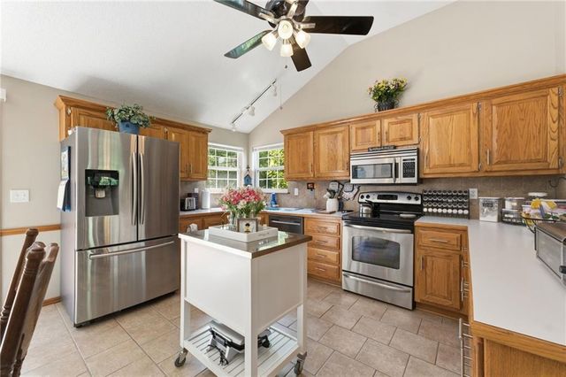 128 N Highland Drive, Raymore, MO 64083