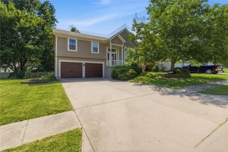 128 N Highland Drive, Raymore, MO 64083