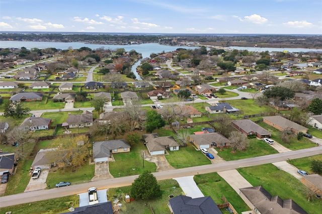 12675 Lake Conroe Hills Drive, Willis, TX 77318