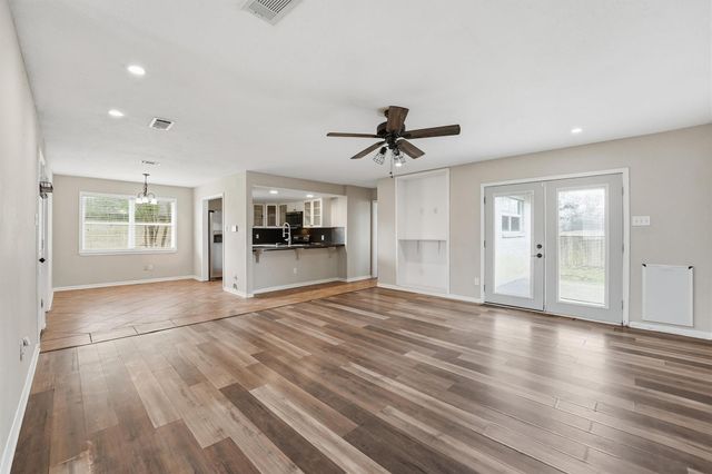 12675 Lake Conroe Hills Drive, Willis, TX 77318